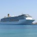 Kreuzfahrtschiff im Hafen von Kreta